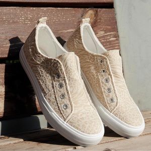 Brand New in box - Size 7.5 Canvas Slip On Sneakers